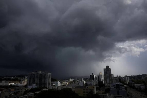 Frente fria causa virada no tempo e traz risco de chuva forte ao RS nesta quarta-feira
