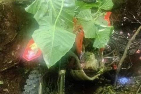 Motocicleta furtada é localizada em área de vegetação no interior de Três de Maio